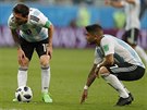 JAK TO PROVEDEME? Argentinci Lionel Messi (vlevo) a Éver Banega (vpravo) se...