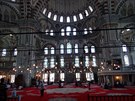 Muslimové se modlí v istanbulské meit Fatih. (24. ervna 2018)