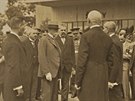 Snmek pochz z roku 1929, kdy starosta ve mst pivtal T. G. Masaryka, jen...