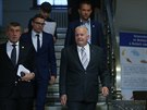 Premiér Andrej Babi a nový ministr práce a sociální vcí Petr Král (29....