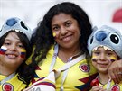 Kolumbijská fanynka se svými dtmi v hlediti stadionu v Kazani, kde jejich tým...