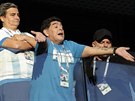 Diego Armando Maradona vzruen proívá zápas Argentiny s Nigérií.