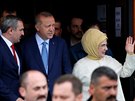 Turecký prezident Tayyip Erdogan spolu se svou manelkou Emine Erdoganovou...