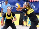Nmky Victoria Bienecková a Isabela Schneiderová v semifinále turnaje Svtového...