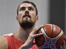 eský basketbalový reprezentant Ondej Balvín na tréninku v Praze.