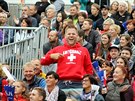 výcarský fanouek pi utkání eských jendiek Davida Schweinera s Ondejem...