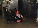 Policie a hasii v noci ve stanici metra Muzeum nacviovali zchrannou akci v...
