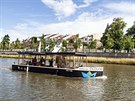 Jedna z turistick�ch lod� plav�c�ch se po Morav� v Olomouci se kv�li...