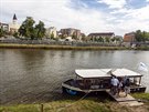 Jedna z turistickch lod plavcch se po Morav v Olomouci se kvli...