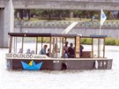 Jedna z turistických lodí plavících se po Morav v Olomouci se kvli...