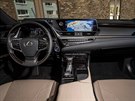 Interiér hybridního vozu Lexus ES