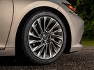 Nový hybridní Lexus ES myslí na preciznost, kvalitní materiál a detaily