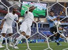 DO PRÁZDNÉ BRÁNY. Uruguayský forvard Luis Suárez dává gól Saúdské Arábii.
