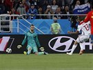 Marocký forvard Chálid Butaíb dává gól, španělského brankáře Davida De Geu při...