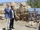 Britský princ William a jordánský korunní princ Husajn bin Abdalláh ped fotkou...