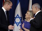 Britský princ William a izraelský premiér Benjamin Netanjahu s manelkou Sárou...