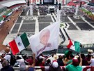 Píznivci kandidáta na Mexického prezidenta Lopeze Obradora ekají na setkání...