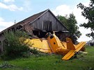 Při svatbě se na Havlíčkobrodsku zřítilo malé letadlo na dům a stodolu (29. 6....