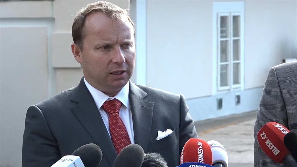 Prezident dostal dva seznamy ministrů. S Pochem i bez něj iDNES.cz