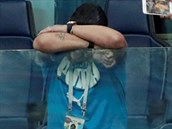 DIEGO ZNUDĚNÝ, UNAVENÝ Diego Armando Maradona v hledišti při zápase MS...