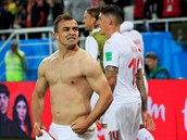 ROZHODL. vcarsk zlonk Xherdan Shaqiri vstelil v 90. minut gl na 2:1 a...