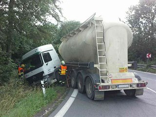 Nehoda nákladního auta u Podhořan u Ronova na Chrudimsku. (19.6.2018)
