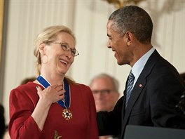 V roce 2014 převzala od amerického prezidenta Baracka Obamy Medaili svobody.