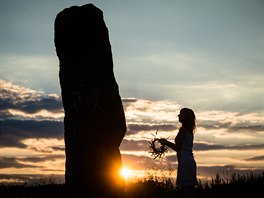 Letní slunovrat - nejkrat�í noc roku u menhiru Kamenný pastý� u obce Klobuky na...