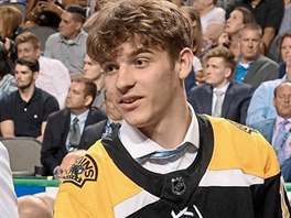 Jakub Lauko na draftu už v dresu Bruins.