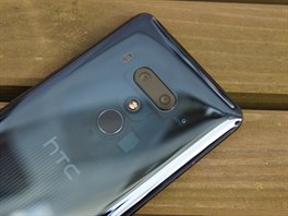 Dalím trumfem HTC U12+ je fotoaparát. Ten je tentokrát dvojitý s rozliením 12...