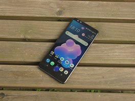 Na první pohled je HTC U12+ trochu konzervativní pikový smartphone. Má sice...