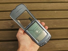 Handspring Treo 180 vznikalo ve dvou základních verzích: v provedení s qwerty...