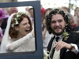 Nevsta Rose Leslie a enich Kit Harington (Meikle Wartle, 23. ervna 2018)