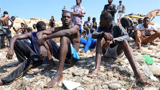 Afrit migranti vchodn od libyjskho Tripolisu (20. ervna 2018)