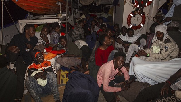Na palubě lodi Lifeline je 234 migrantů (21. června 2018)