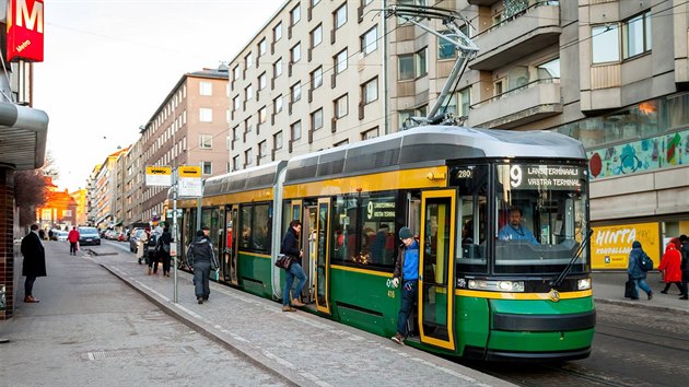 kodovck tramvaj ForCity Smart Artic v ulicch Helsinek