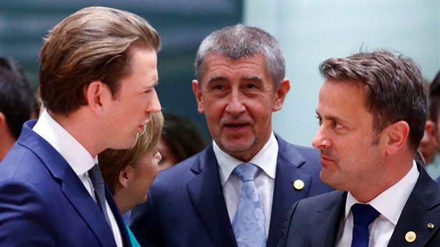 Zleva: rakouský kancelář Sebastian Kurz, německá kancléřka Angela Merkelová, český premiér Andrej Babiš a lucemburský premiér Xavier Bettel na summitu EU v Bruselu (28. června 2018)