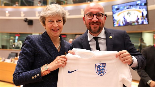 Belgický premiér Charles Michel a britská premiérka Theresa May. (28. června 2018)