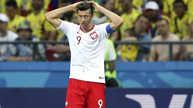 Zklamaný polský kapitán Robert Lewandowski lituje zmařené příležitosti v utkání s Kolumbií.