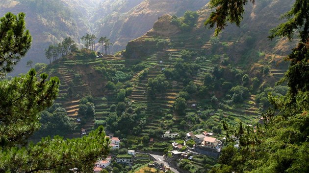 Madeira je ostrovem ohromných kontrastů. Právě obdivuhodné rozmanitosti pevniny vděčí z velké části za aktuální šňůru „cestovních Oscarů“.