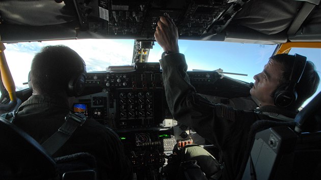 Posádka tankeru KC-135 Národní gardy z Nebrasky během cvičení Sky Avenger nad Českem