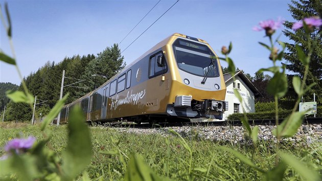 Souprava zkorozchodn eleznice jezdc na rakousk trati znm jako Mariazellerbahn.
