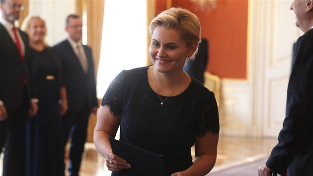 Prezident Milo� Zeman jmenoval na Pra�sk�m hrad� vl�du premi�ra Andreje Babi�e. Na sn�mku je ministryn� spravedlnosti Ta��na Mal�. (27. �ervna 2018)