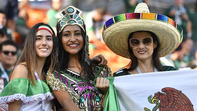 Mexick fanynky se v ruskm Jekatrinburgu t na zpas proti vdsku.