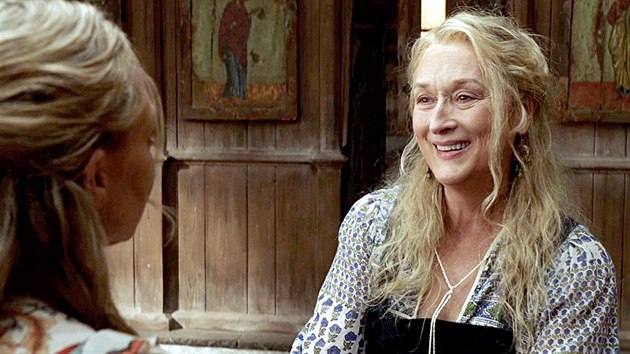 Coby matka, kter vdv dceru na eckm ostrov, ve filmovm muziklu Mamma Mia! (2008)