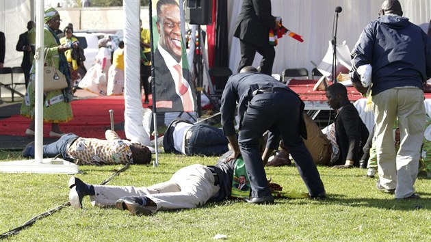 Zranění lidé po výbuchu na mítinku prezidenta Zimbabwe Emmersona Mnangagwy, 23. 6. 2018