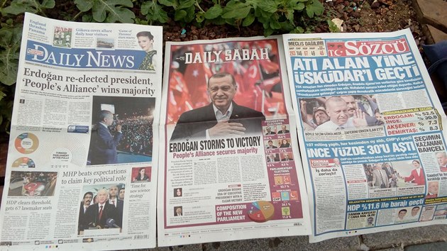 Tureck denn tisk pot, co znovu vyhrl prezident Recep Tayyip Erdogan. (25. ervna 2018)