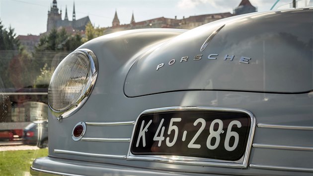 Porsche 356 Nr.1 Roadster na praskm Klrov