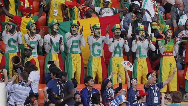 Fanouci fotbalist Senegalu a Japonska bhem utkn na MS v hlediti stadionu v Jekatrinburgu.