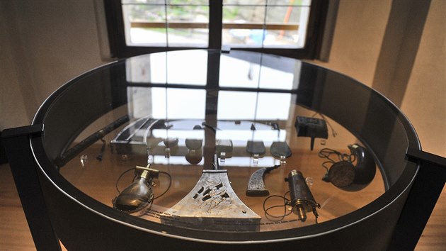 Hrad Ro�tejn u Tel�e otev�r� novou prohl�dkovou trasu. N�v�t�vn�ci si na n� prohl�dnou expozice v�novan� myslivosti, projdou ob��m mraveni�t�m a nakouknou do restaurovan�ch a dosud nep��stupn�ch prostor.